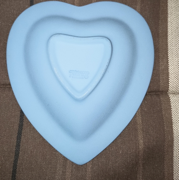 Wedgwood Blue Heart Small Trinket Dish - Picture 3 of 4